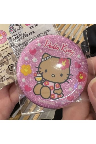 BANDAI c1 Kawaii Cartoon Cat Badge Pin with Glitter Finish and Hearts 58mm Cu...