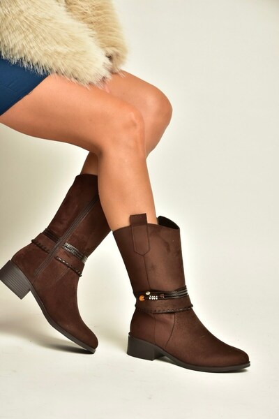 Fox Shoes Z820012602 حذاء نسائي طويل الرقبة باللون البني من جلد الشمواه.