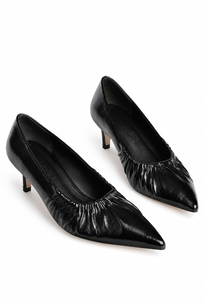 Fox Shoes Z820061309 حذاء نسائي أسود بكعب منخفض.