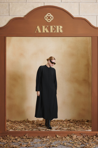 Aker فيراي مطرزة بياقة حكيم سوداء