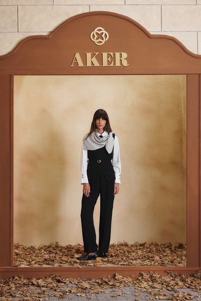 Aker سترة غير متماثلة بحزام أسود