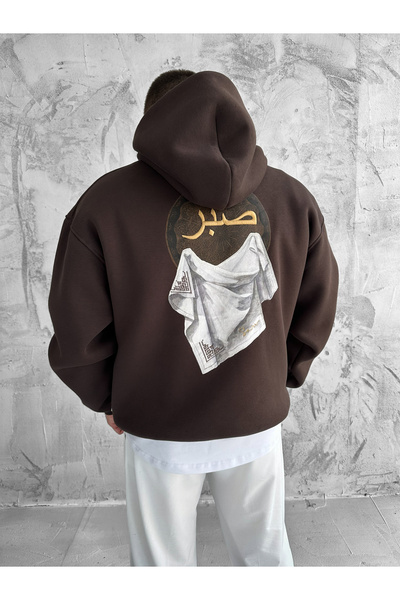 NO1 KONSEPT سويت شيرت فاخر بتصميم واسع وغطاء للرأس، مزين بنقوش راقية.