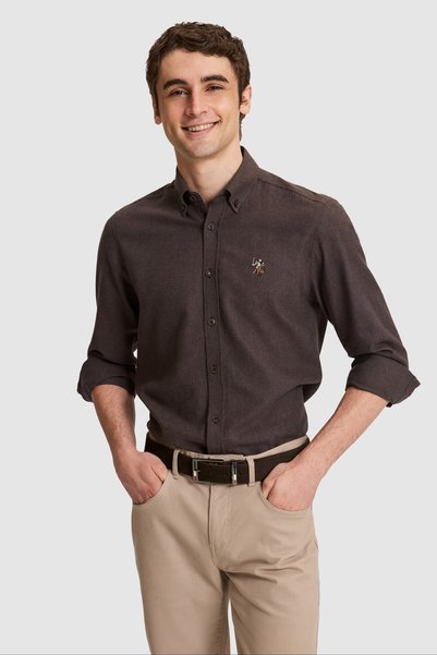 U.S. Polo Assn. قميص رجالي أساسي، لون بني داكن، قصة ضيقة، مصنوع من القطن بنسب...
