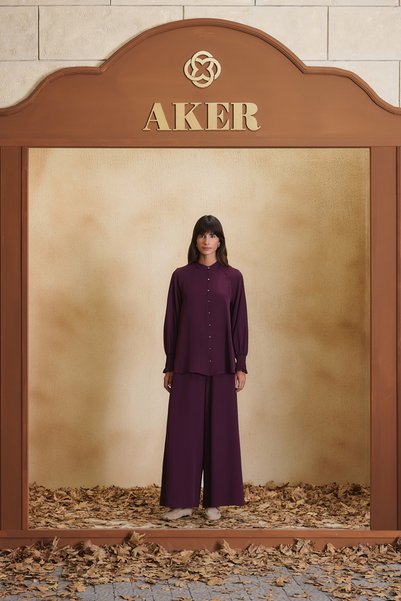 Aker بلوزة بتفاصيل أكمام من قماش الميردوم.