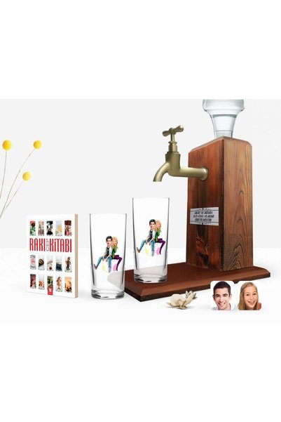 Bk Gift Kişiye Özel Renkli Baskılı Sevgililer Karikatürlü İkili Rakı Bardağı Ahşap Rakı Standı ve Cep Kitabı