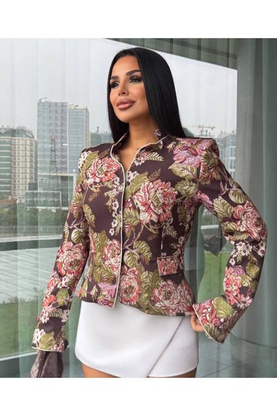 Olbia سترة نسائية بنقشة زهور باللون البني.