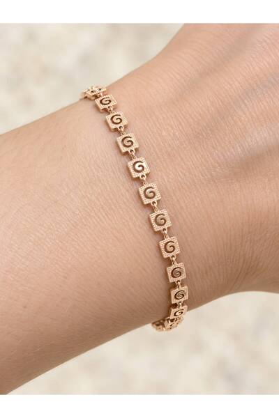 elbi bijuteri Elegant Bracelet with Gold Details.
