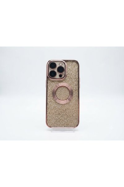 kılıfınbenden غطاء هاتف iPhone 15 Pro باللون الذهبي الفاتح.