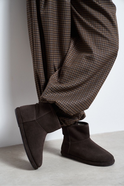 NİŞANTAŞI SHOES حذاء نيميسيس نصف بوت من الجلد المدبوغ باللون البني الداكن، مب...