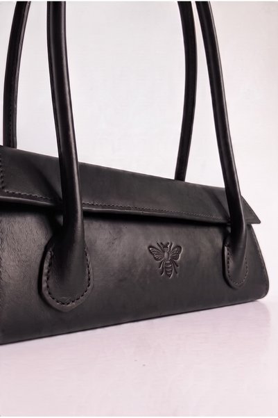 BeeBlack Liakos Model Kadın Omuz Çantası – Siyah Şık Tasarım