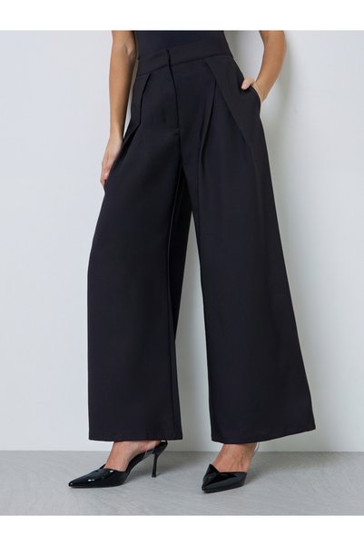 Styli Black Wide Leg Darted Trousers