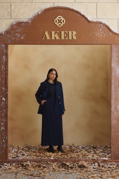 Aker تنورة كلاسيكية باللون الكحلي