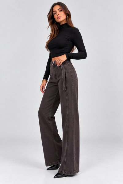 OnPelin jeans بنطلون دينيم واسع الساق بتصميم أمامي مميز وحزام.