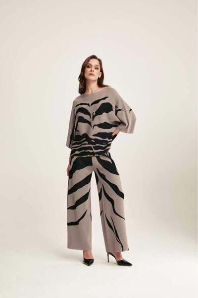 Tenda Geometric Pattern Knitted Wide Leg Trousers Beige & Black