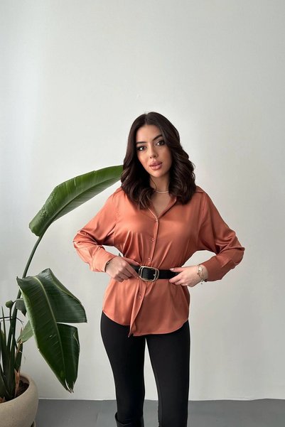 bysocafashion قميص نسائي من الساتان بلون الطوب، مزين بأزرار، بقصة فضفاضة.