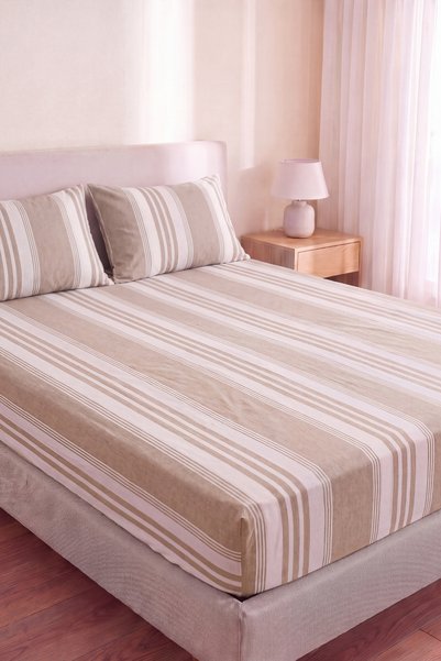 CARYUM Double Cotton Elastic Sheet Set |   With 2 Pillowcases |   Non-Slip Corner Elastic, Soft Textured