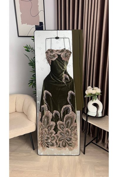 Dubai فستان سهرة طويل باللون الزيتي الداكن