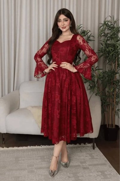LAVERA STYLE فستان دانتيل عنابي ميدي بأكمام جرسية ❤️