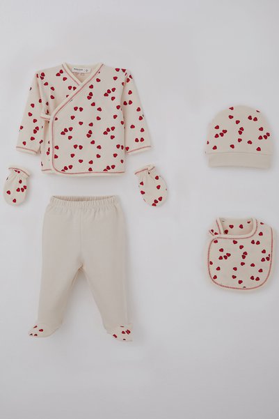 Breeze Baby Girl Hospital Outfit, 5-Piece Set, Patterned, 0-3 Months, Ecru.