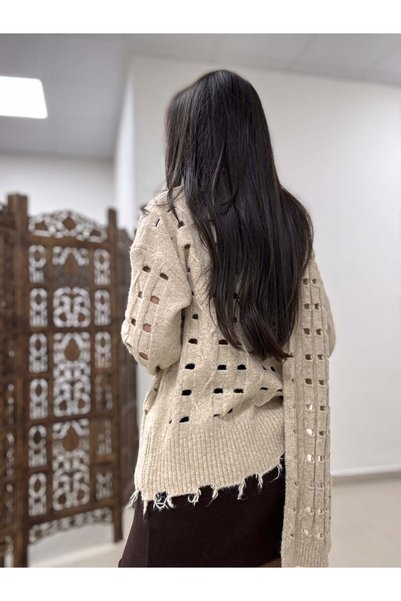 KAVEN سترة صوفية ناعمة الملمس، مناسبة للاستخدام اليومي، بتصميم أنيق مع تفاصيل من الحياكة المتقاطعة.