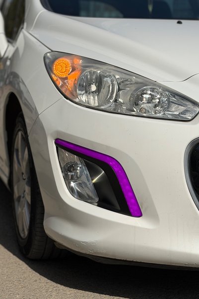 Banxtre Ready-made headlight tint film for daytime running lights on a peugeo...