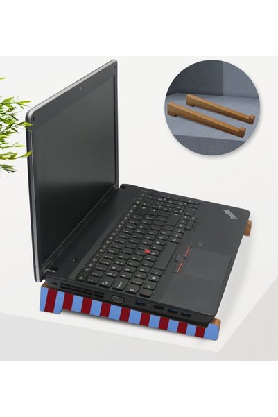 Bk Gift حامل محمول للابتوب مصنوع من الخشب باللونين الأحمر والأزرق.