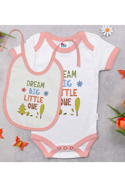 Bk Gift مجموعة هدايا "بي كي كيدز" تتضمن بدلة أطفال وردية بتصميم "بيج ليتل ون"...