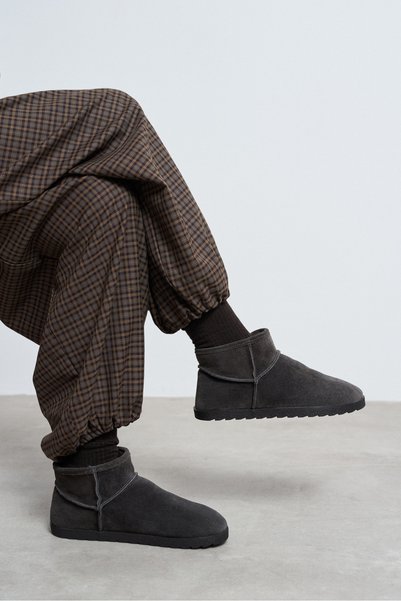 NİŞANTAŞI SHOES Женски полуботуши „Maran“ в цвят тъмно сиво, от велур, с тънк...