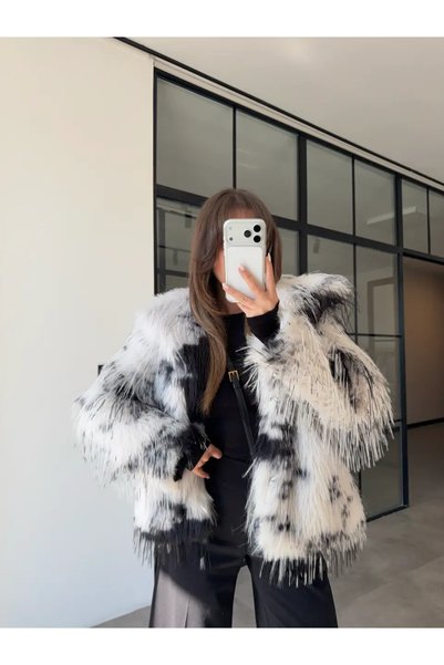 BB Bensu Buyruk GULER DE BLANĂ CU MODEL