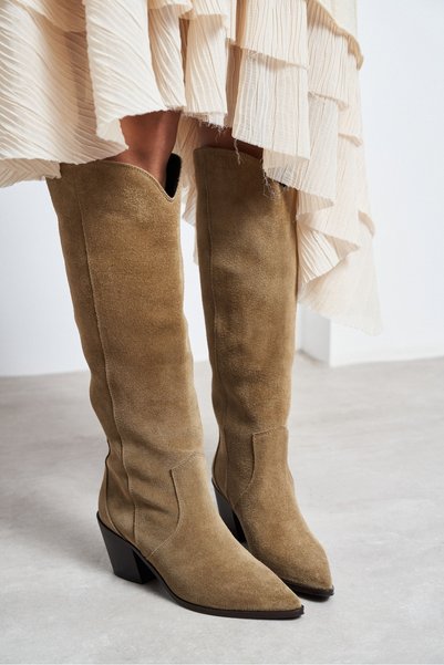 NİŞANTAŞI SHOES حذاء "مينفيس روم" بيج اللون، مصنوع من جلد الشمواه، ذو مقدمة م...