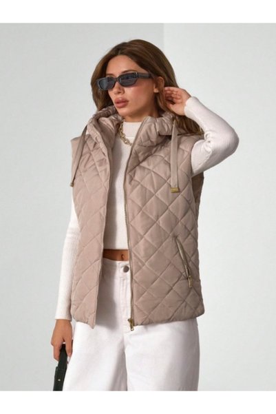 AKŞTEKSTİL VESTĂ MATLASATĂ – CULOARE BEJ: O VESTĂ MATLASATĂ ELEGANTĂ PENTRU Z...