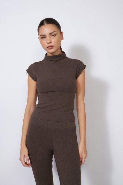 Nisan PREMIUM SOFT-TEXTURED MOCK NECK SWEATER, COFFEE BROWN