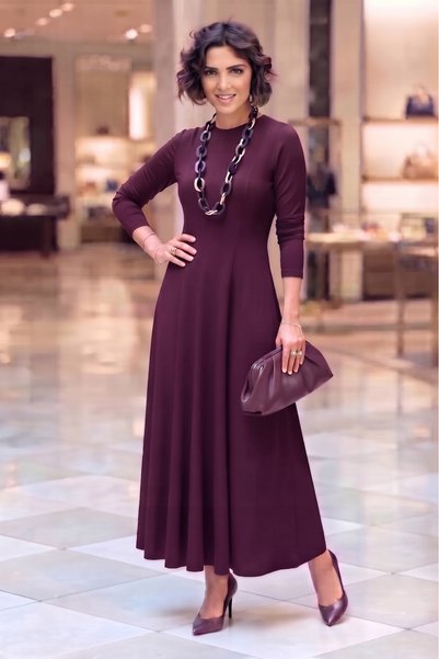 Nevin Kaya Moda فستان من قماش المودال بلون بنفسجي داكن وتصميم مُطَوَّع.