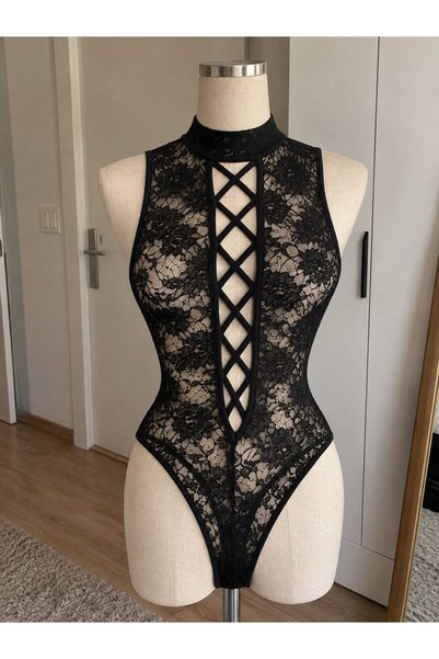 Kadın Siyah Dantelli Çapraz Bağlamalı Yüksek Yaka Fantezi Body