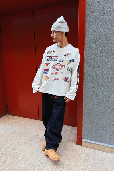Flaw Wear أرشيف السباقات، قميص طويل الأكمام بلون إكرو