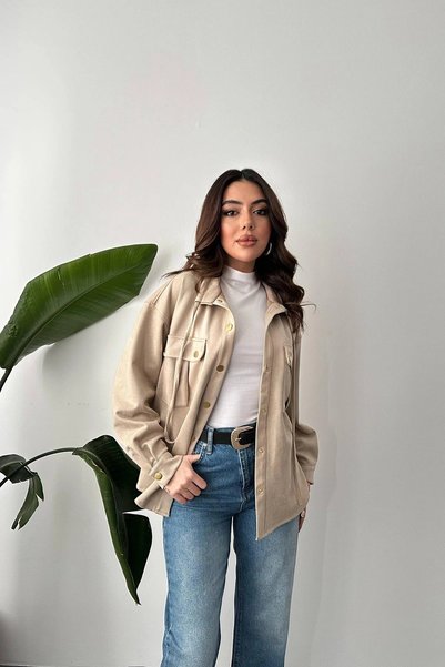 bysocafashion قميص نسائي من جلد الغزال باللون البيج مع أزرار كبس.