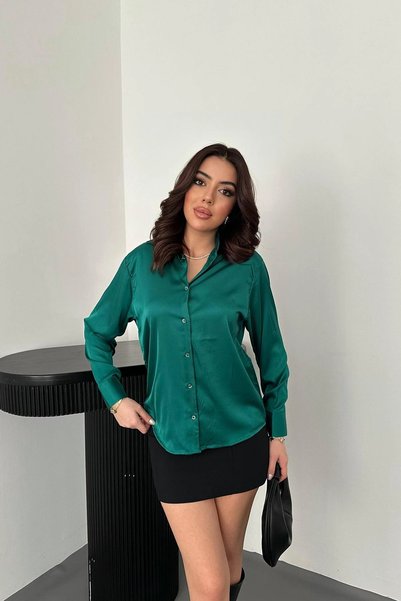 bysocafashion قميص نسائي من الساتان باللون الأخضر الزمردي، بتصميم فضفاض وأزرار.