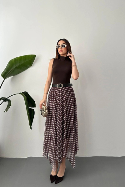 bysocafashion تنورة نسائية من التُل بنقشة الكاروهات وبطانة باللون البني.