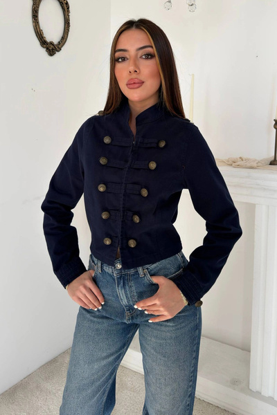 bysocafashion سترة نسائية من القطن بتفاصيل أزرار زرقاء.