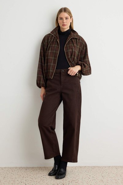 Trendyol Collection High-Waisted Barrel Jeans with Brown Stitching and Back P...