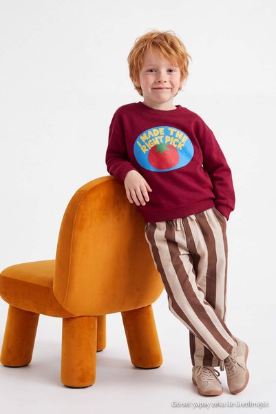 TRENDYOLKIDS طقم علوي وسفلي من القطن المطبوع بياقة دائرية، بتصميم فضفاض، مناس...