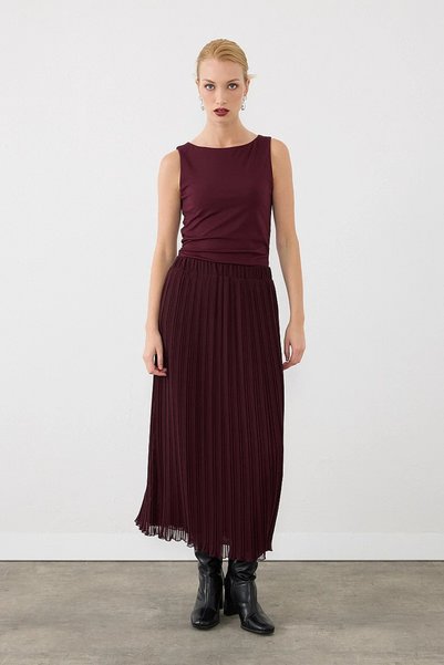 Gusto Elastic Waist Pleated Long Skirt - Burgundy