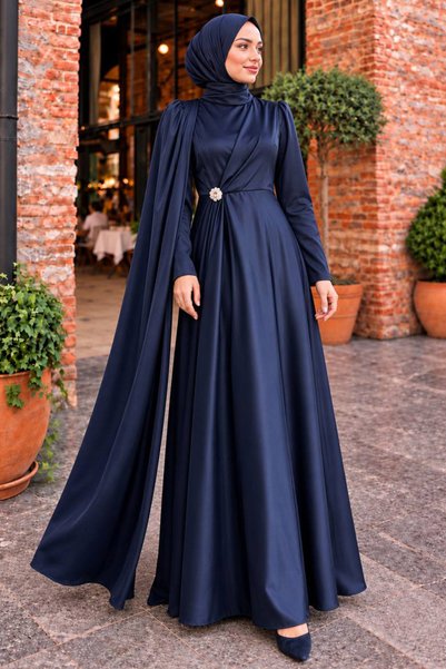 N.S NEVA STYLE فستان سهرة من الساتان باللون الأزرق الداكن مع تفاصيل عباءة 4884L