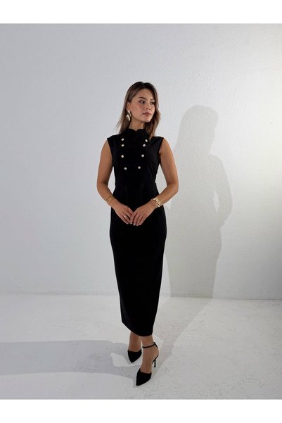 Nida Boutique فستان نابليون سكوبا كريب ذو مظهر أنيق، بياقة هاكم وأكمام قصيرة.