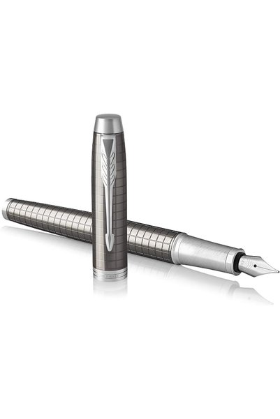 Parker قلم حبر IM، طلاء أسود مع حواف من الكروم، رأس رفيع مع خرطوشة حبر زرقاء ...