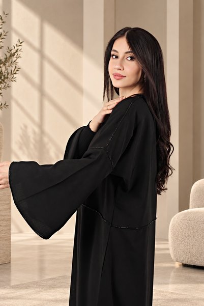Abayat Lareen عباية يوكرنيا سوداء بأكمام واسعة وأطراف كريستال مع طرحة
