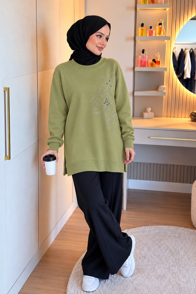 UnikaBoutigue سترة نسائية مزينة بنقوش من الأحجار والزهور.