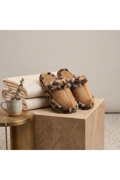W-Luvion Women's and Girls' House Slippers with a Suede Exterior and Soft Plu...