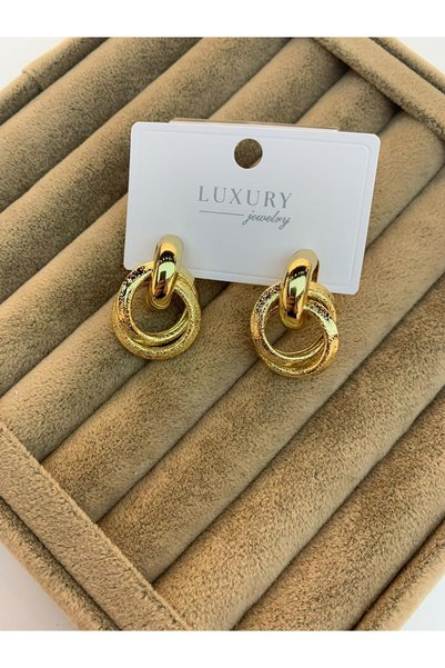 Alışveriş Kasabası A Gold-Colored Earring with a Shimmering, Textured, Interl...