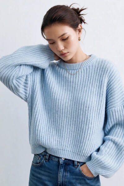 BARRELS AND OIL Women's knitted sweater - baby blue